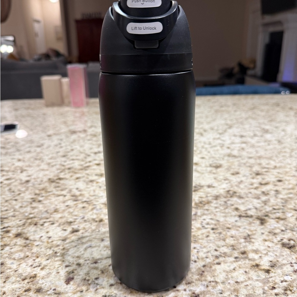 Owala Black Insulated Tumbler with Built-in Straw 32oz